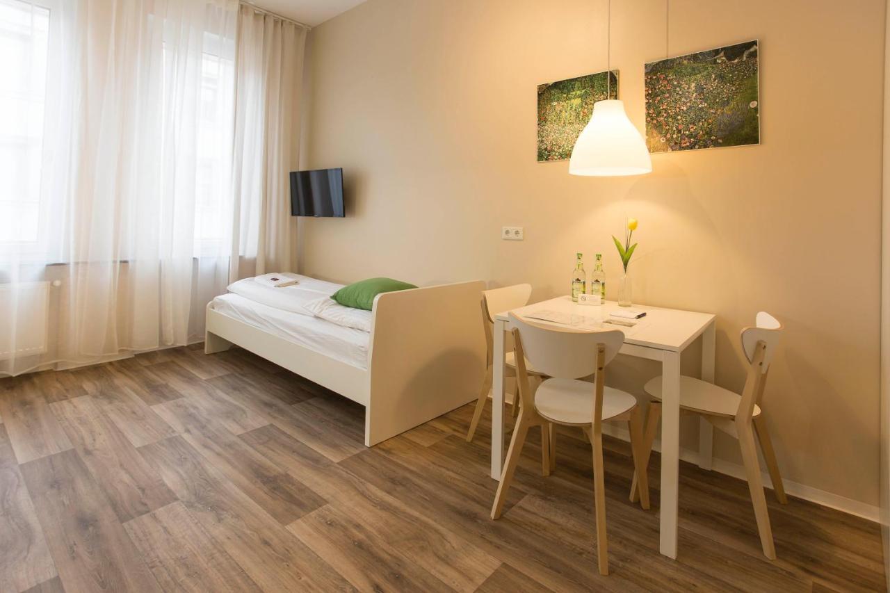 Guesthouse Koehn51, Zentral Gelegene, Stilvoll Eingerichtete Zimmer Mit Eigener Teekueche Neurenberg Buitenkant foto